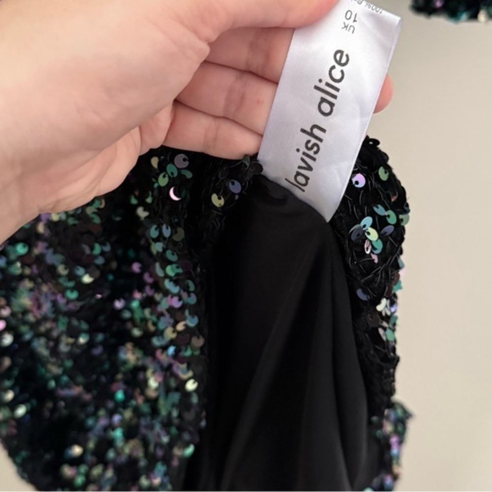 Revolve Revolve - Picture 9 of 14